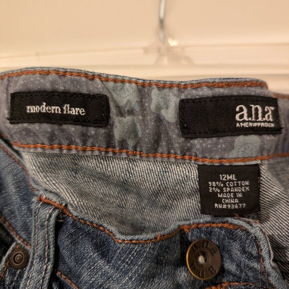 Late 90s/early 2000s juniors jeans, size 12 long flare - Picture 3 of 5
